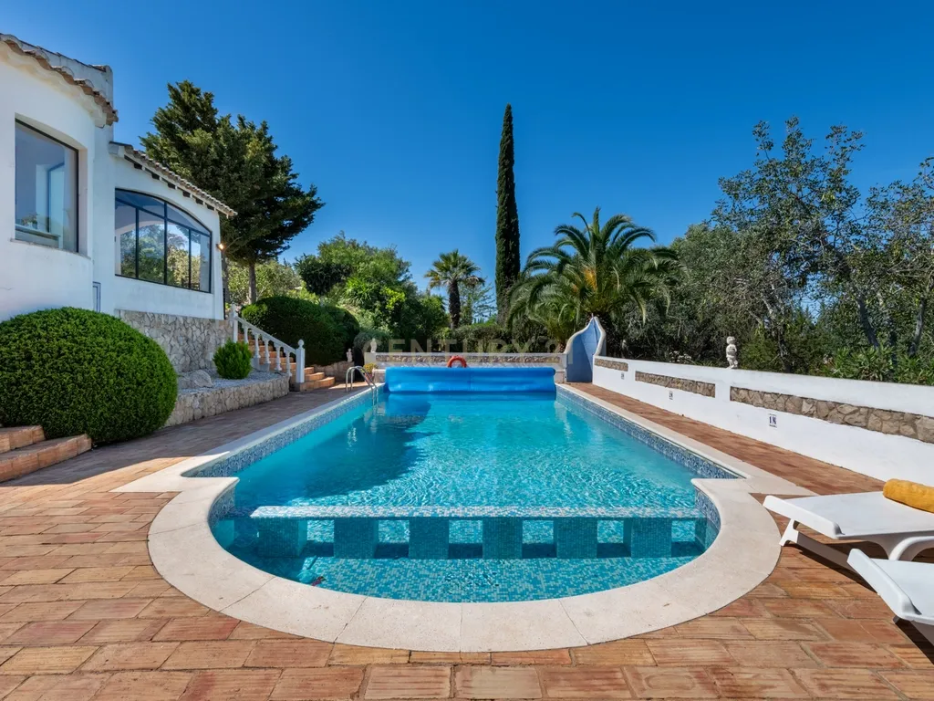 Moradia T4 inserida num lote de 4.180m², Algarve (Alvor) - Image 2