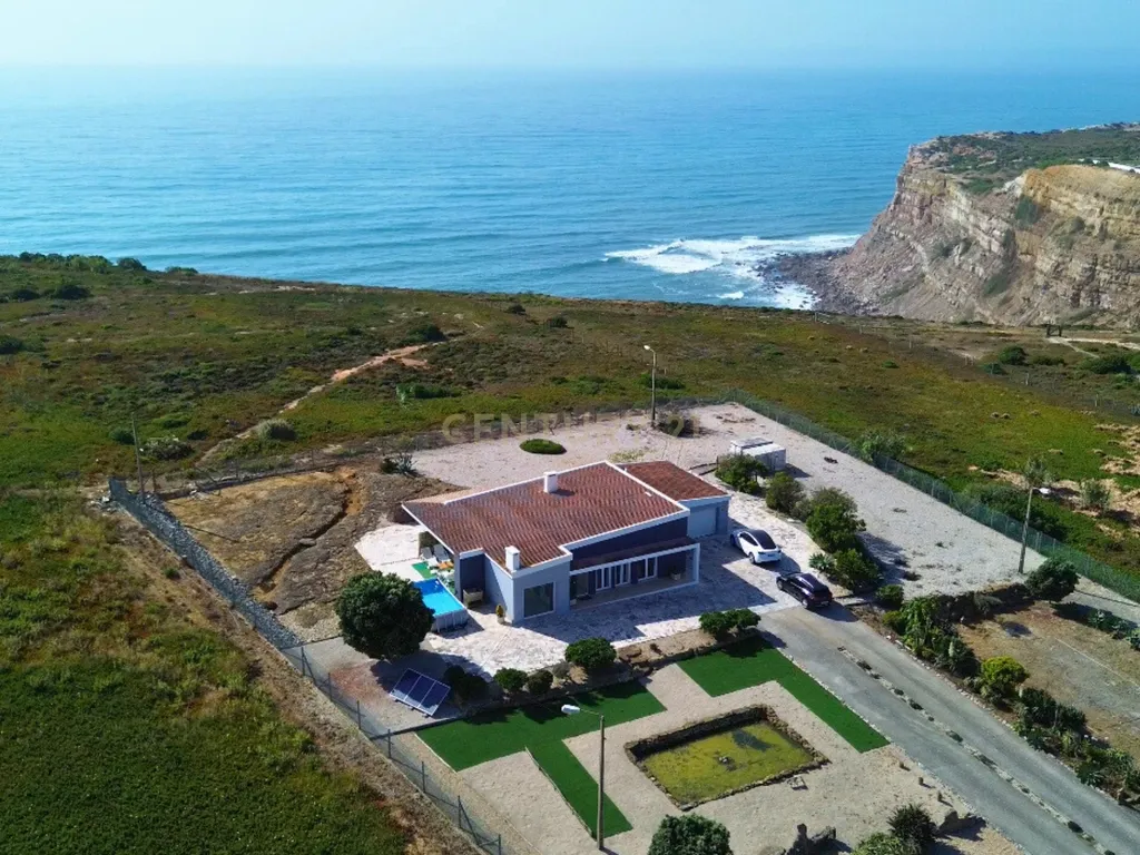 Uma moradia única sobre o Atlântico | Praia da Calada – Ericeira - Image 1