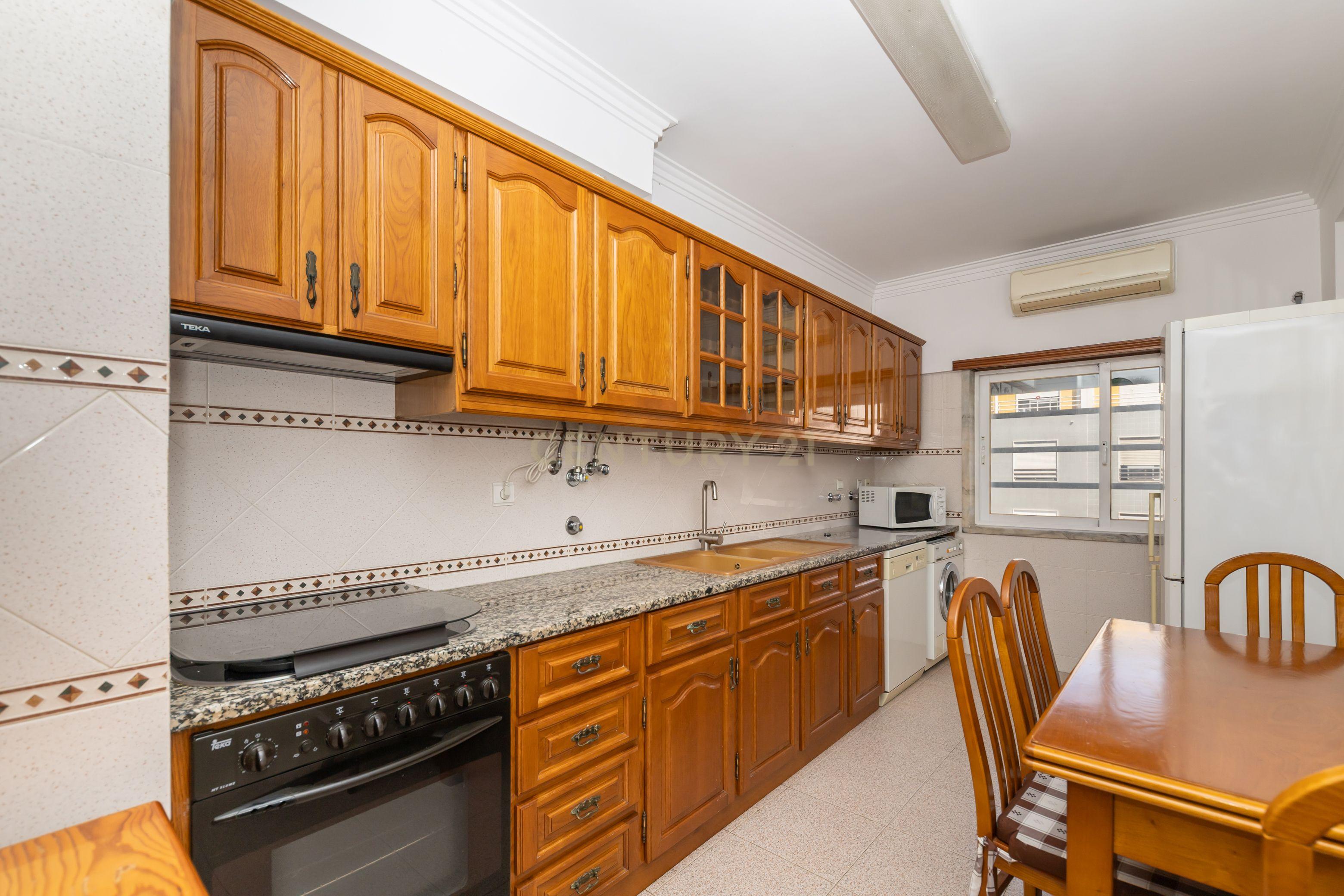 Apartamento T3 para arrendamento – Quinta da Marialva, Corroios - Image 10