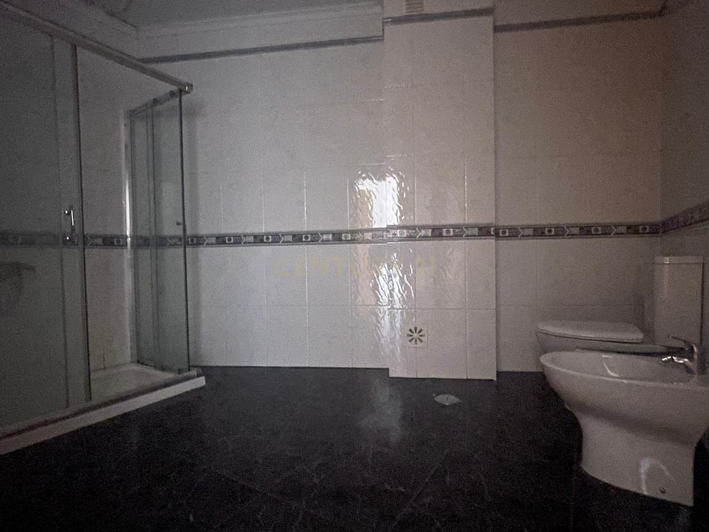 Apartamento T3, com Varandas e 3 Lugares de estacionamento, no Pinhal Novo - Image 20
