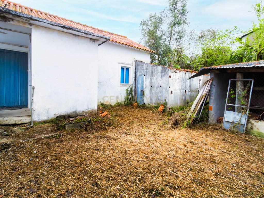 Casa T2 em Alcobaça com Jardim e Vista para o Campo - Image 11