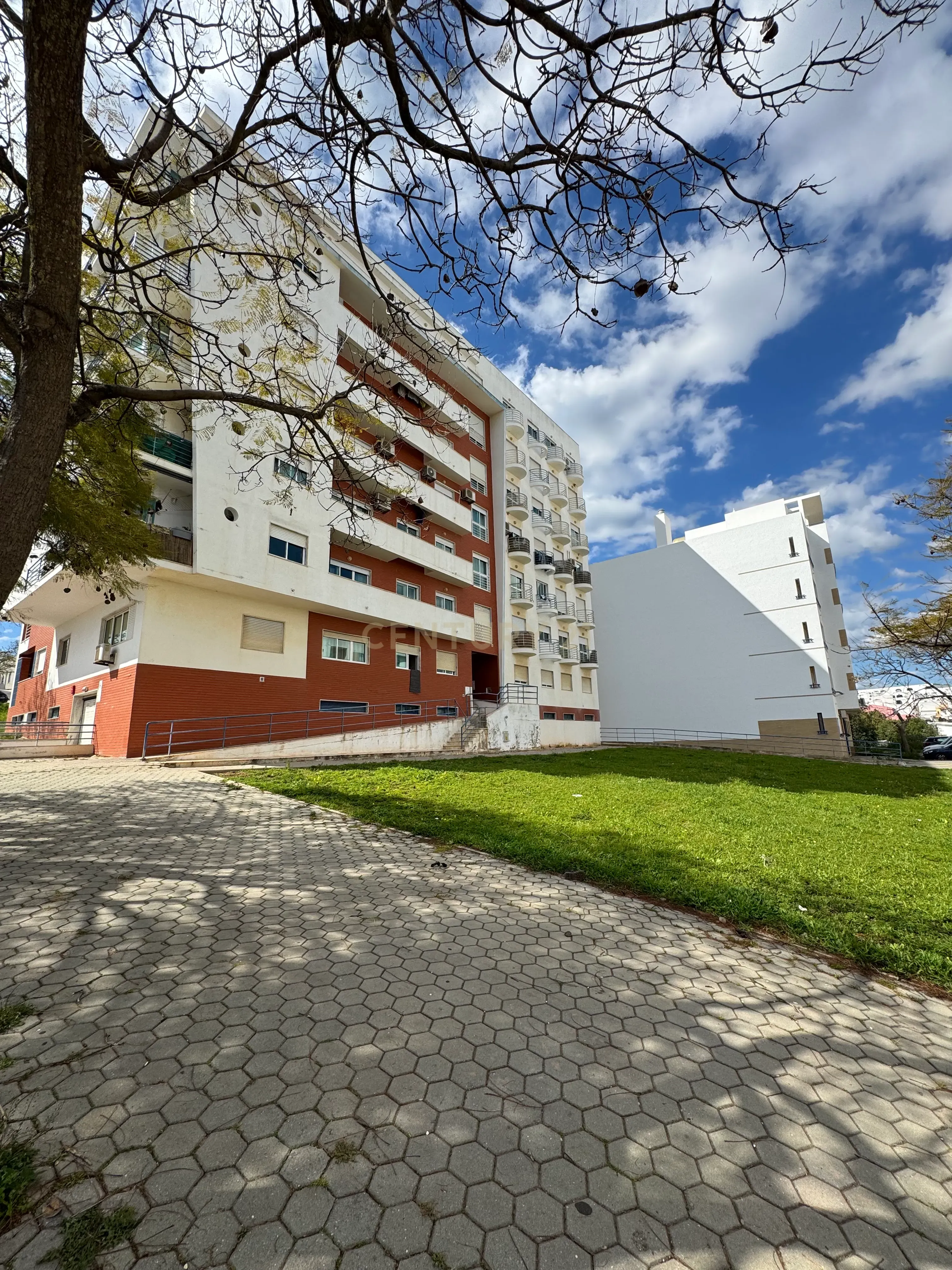 ** RESERVADO**Moderno T3 em Portimão , Próximo de todos os serviços - Image 1
