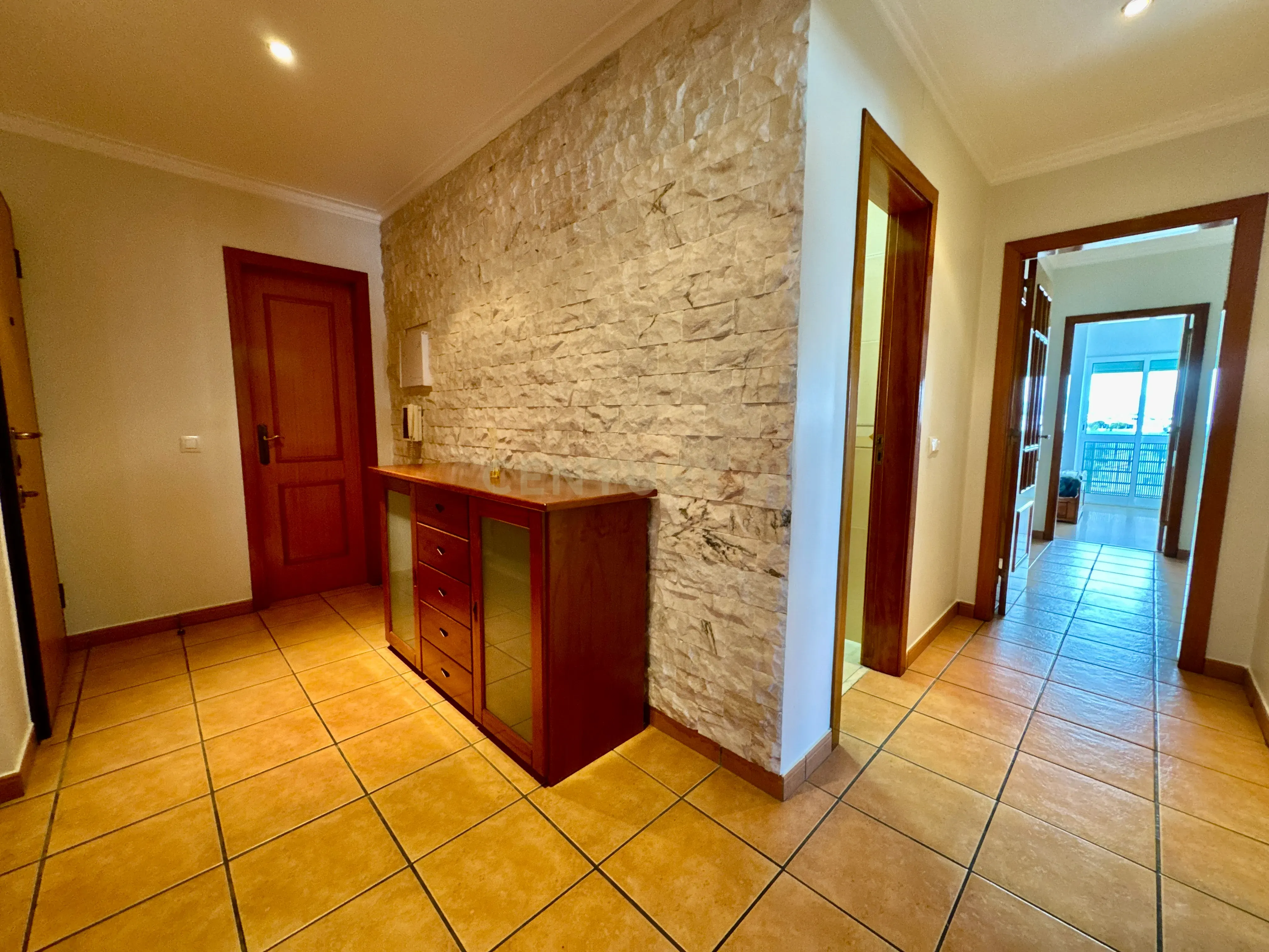 ** RESERVADO**Moderno T3 em Portimão , Próximo de todos os serviços - Image 4