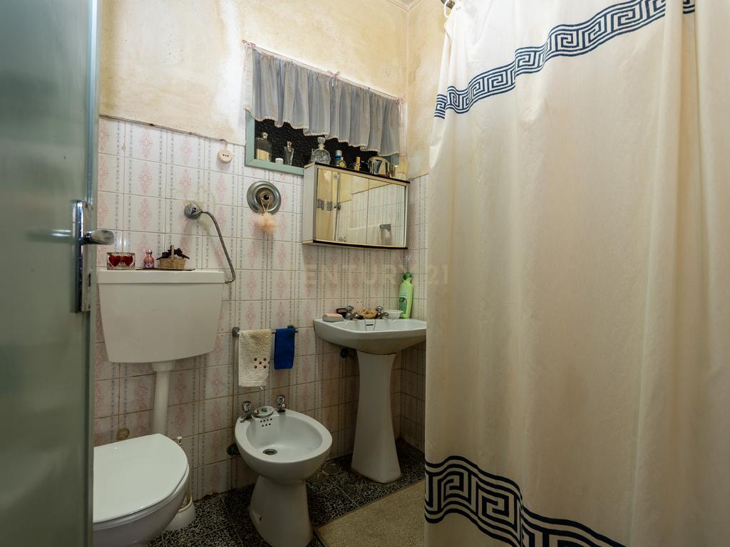 Apartamento de tipologia T3, com cerca de 115 m2, 2 WC, despensa, localizado numa das artérias principais da cidade de Odivelas, mais concretamente na Rua Professor Dr. Augusto Abreu Lopes. - Image 29