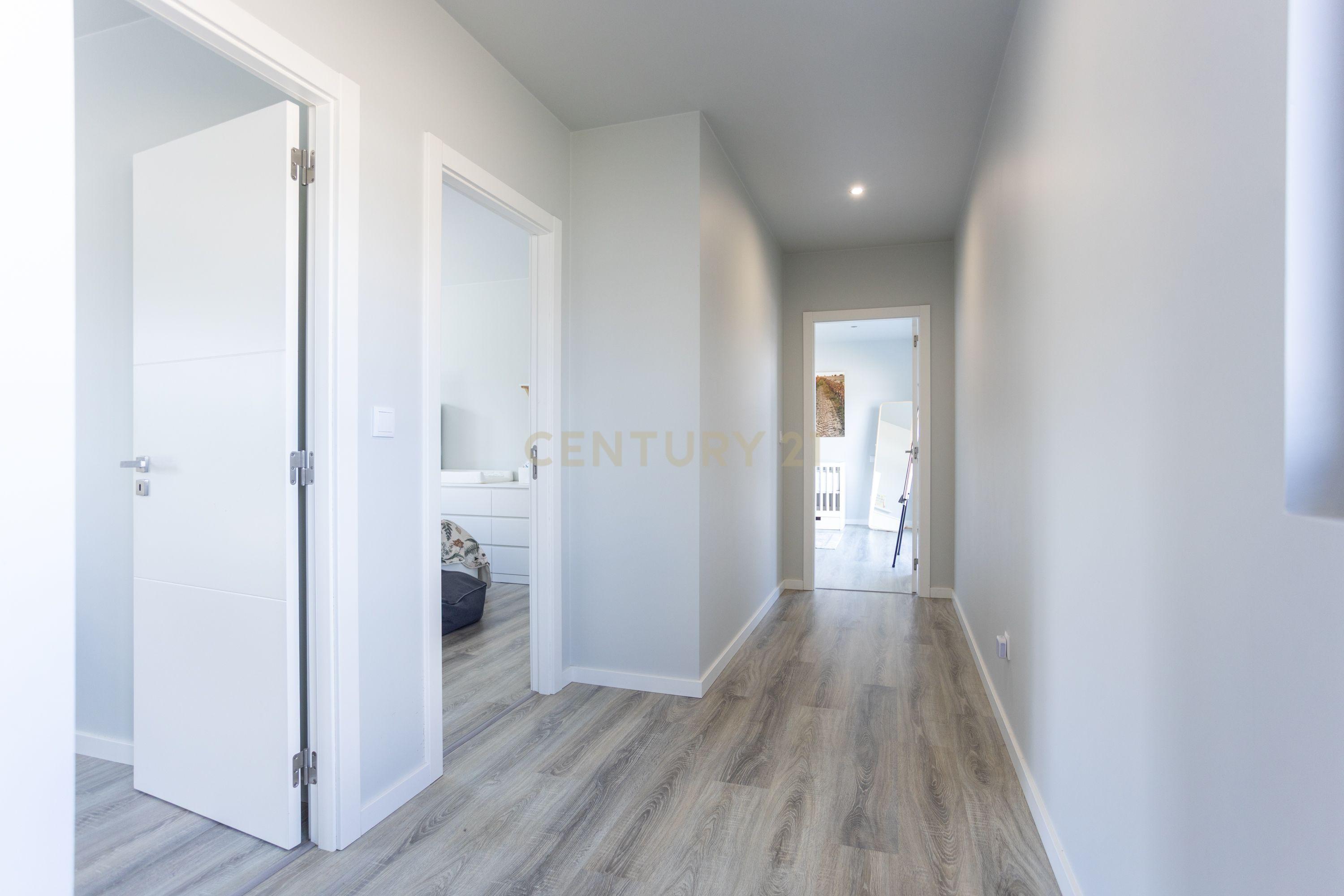 Fotografia 11 de Luxuosa Moradia Nova em Benavente, Santarém