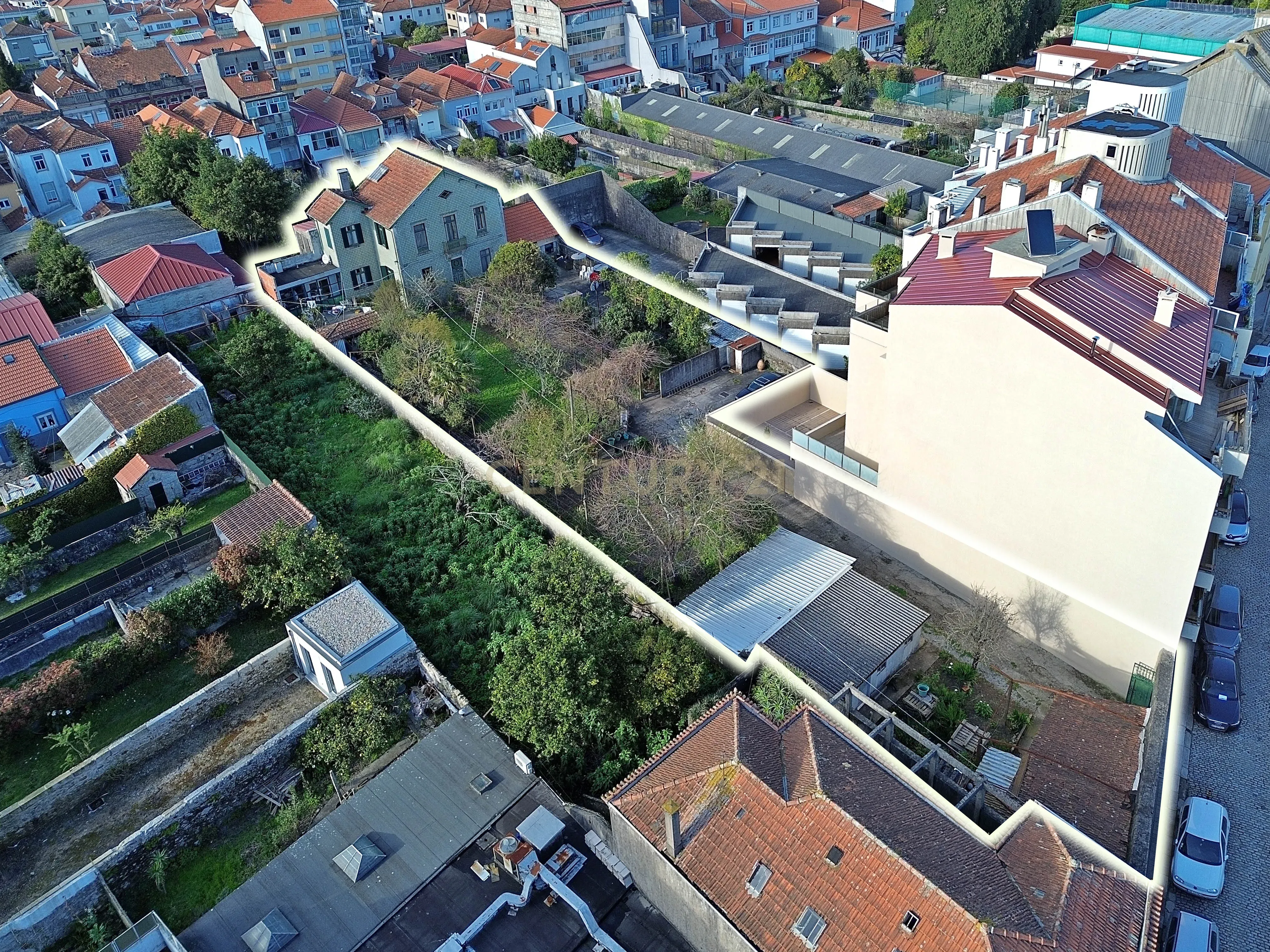 Terreno com Moradia I Reabilitação ou Construção Nova I Antas - Image 2