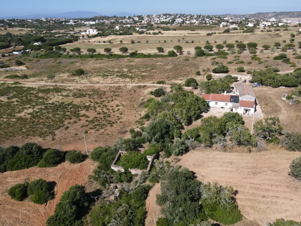 Terreno Exclusivo com Ruína para Reconstrução entre a Praia da Luz e Burgau - Image 11