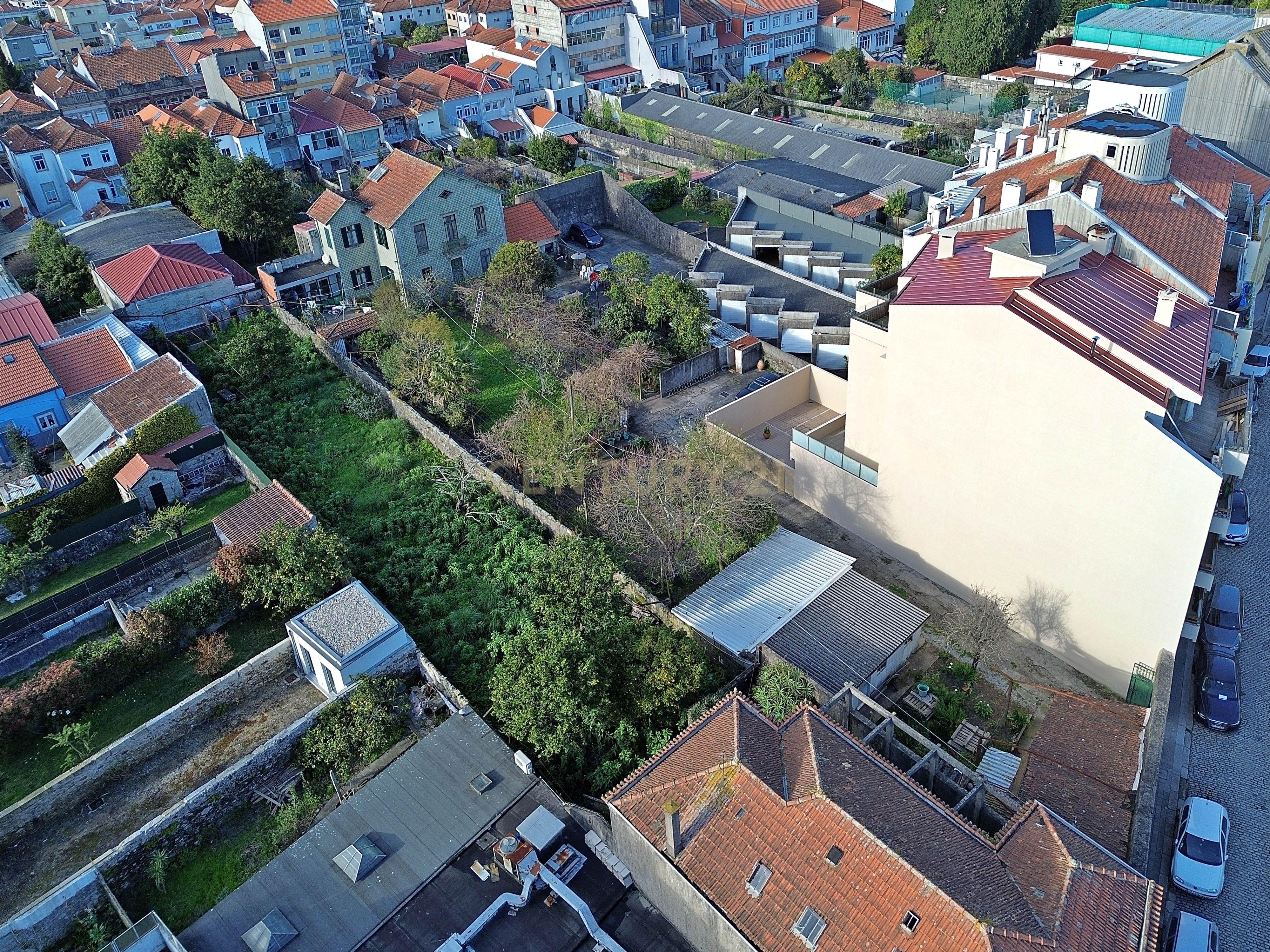 Terreno com Moradia I Reabilitação ou Construção Nova I Antas - Image 4