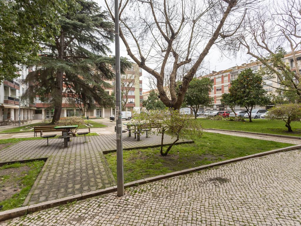 T3 transformado em T2 Remodelado com Elegância no Coração de Montalvão, Setúbal - Image 35