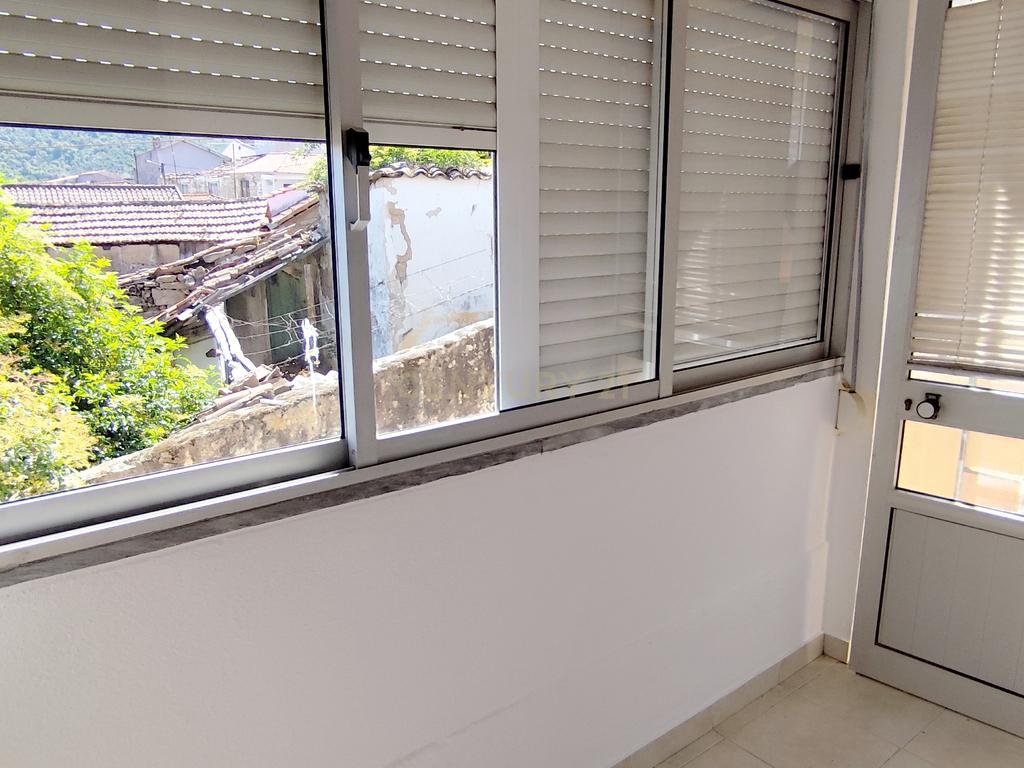 Casa geminada de dois pisos com reabilitação parcial em Vidago / Chaves - Image 13