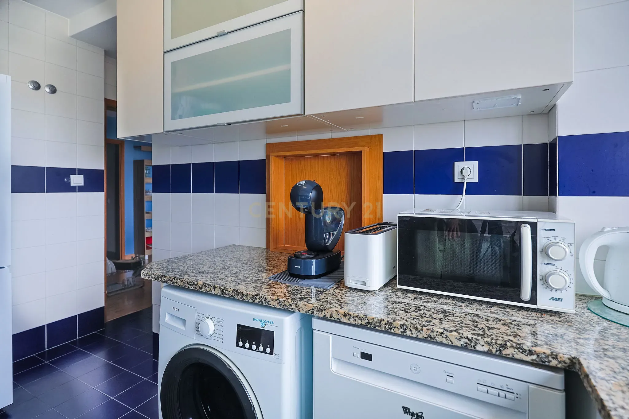 Apartamento moderno T3 com parqueamento e arrecadação! - Image 20