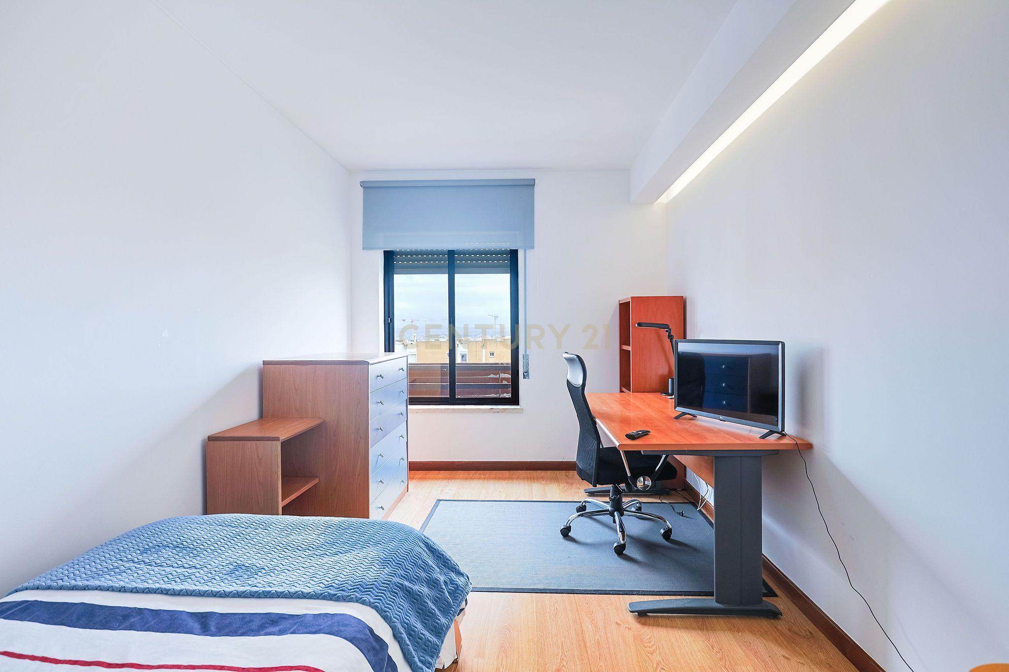 Apartamento moderno T3 com parqueamento e arrecadação! - Image 9