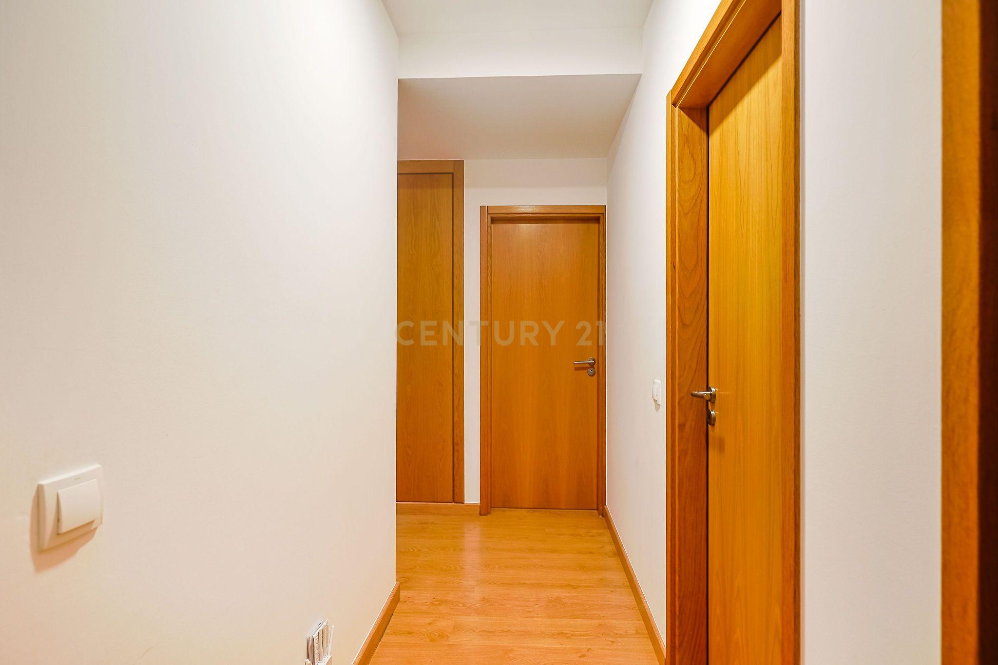 Apartamento moderno T3 com parqueamento e arrecadação! - Image 22