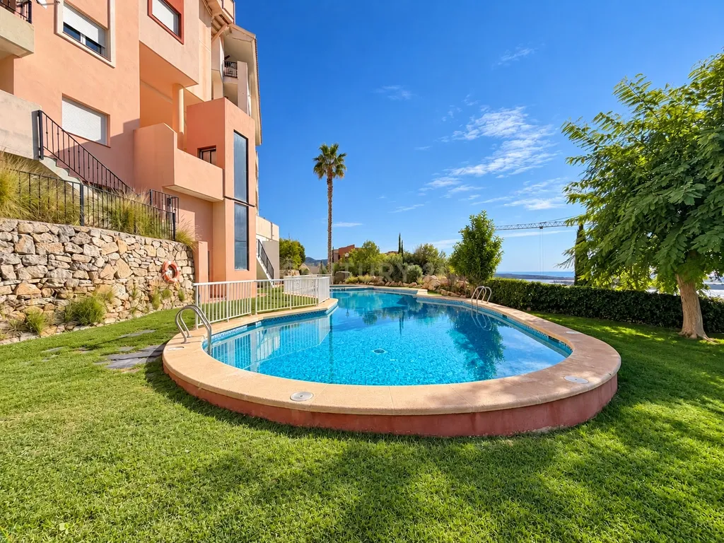 Apartamento totalmente renovado com terraço de 20 m² e piscina em Bonalba - Image 39