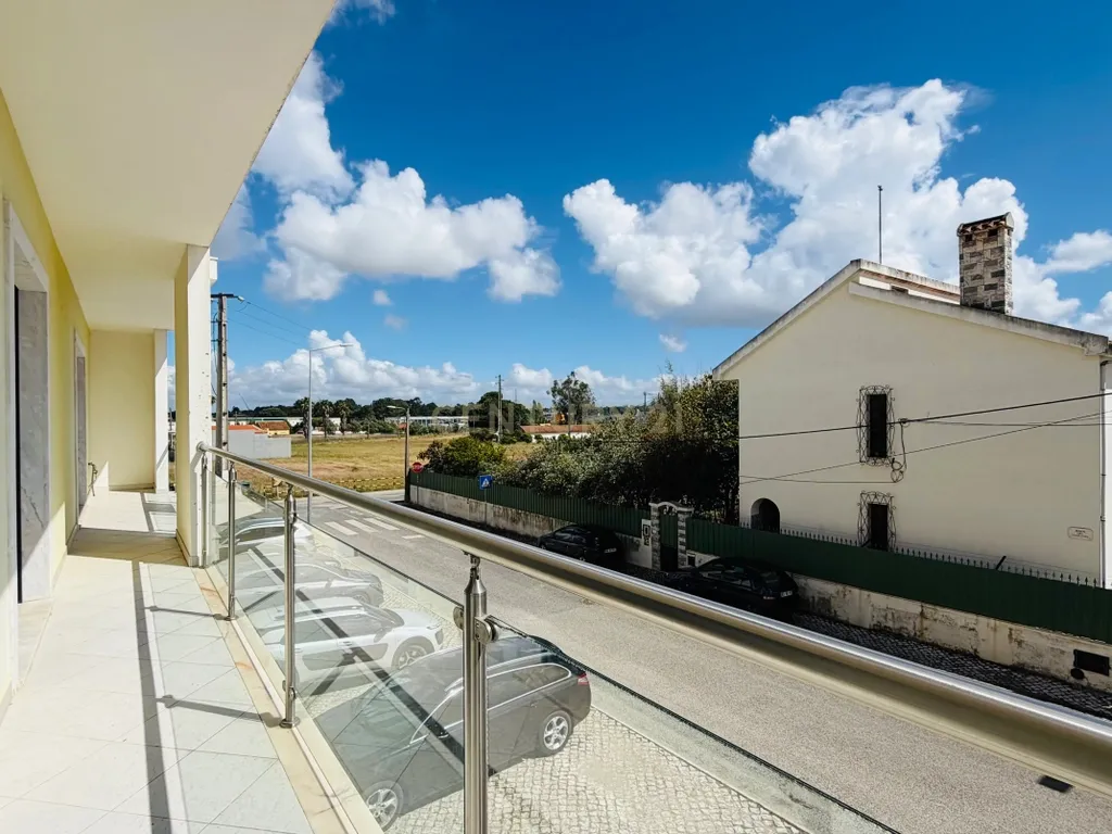 Magnífico Apartamento T4 com Duas Varandas e Arrecadação na Cascalheira, Pinhal Novo - Image 1