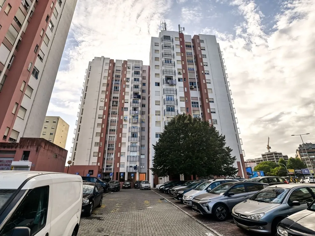 Apartamento T3 no Parque das Nações, junto ao metro de Moscavide. - Image 1