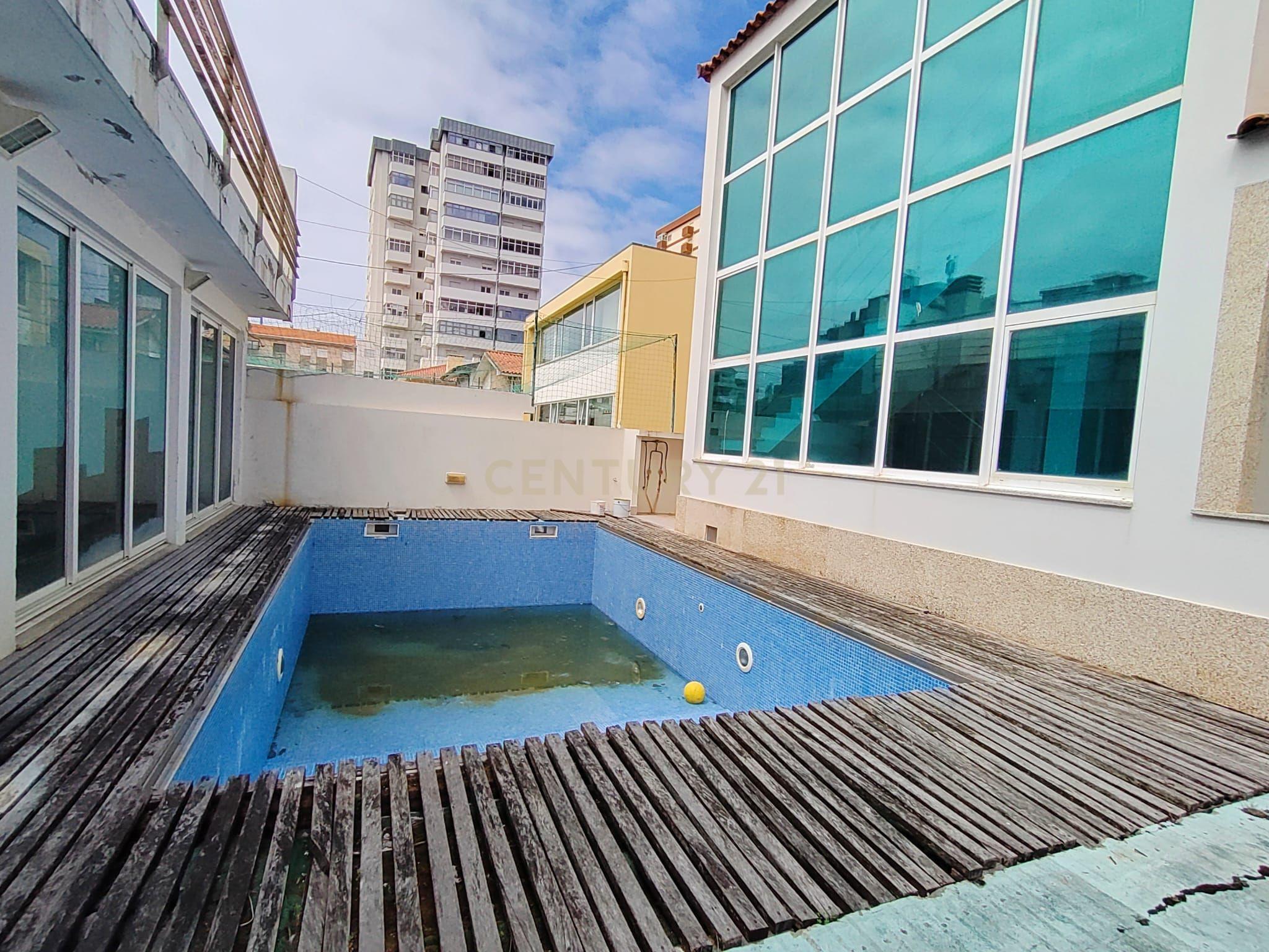 Moradia T5 com piscina a 50 metros da praia e da Avenida dos Banhos na Póvoa de Varzim - Image 61
