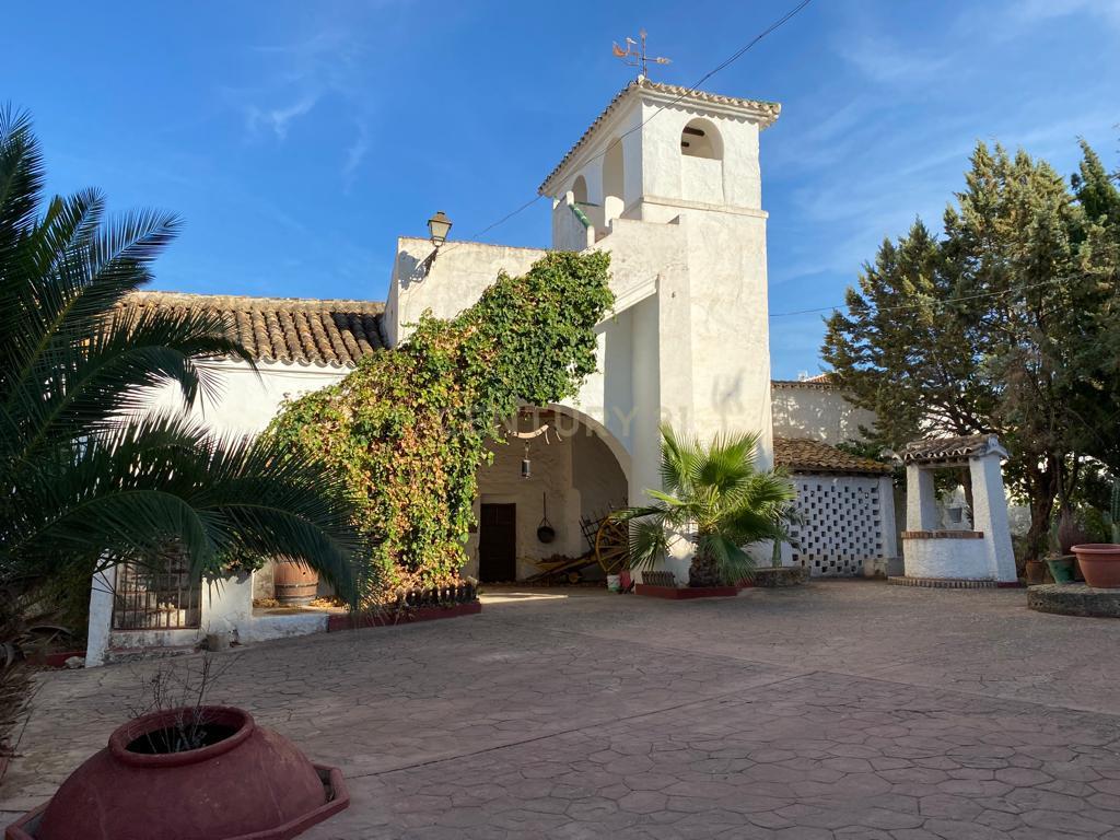 🏡 Encanto andaluz no coração da região: Casa histórica em Humilladero (Málaga) - Image 1