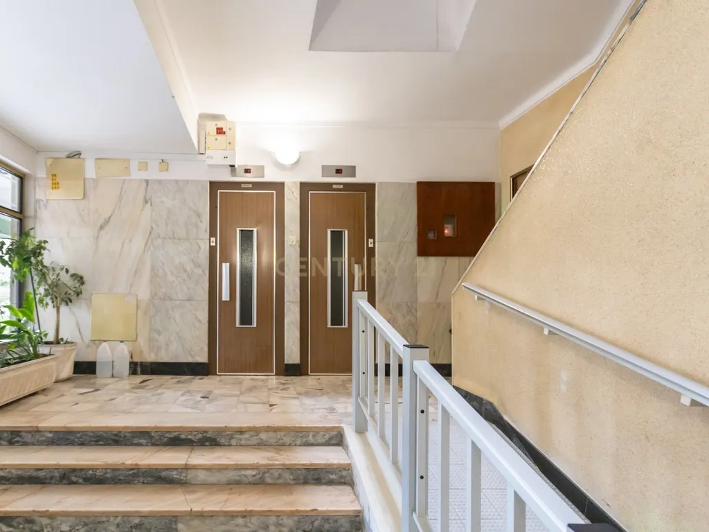 T3 transformado em T2 Remodelado com Elegância no Coração de Montalvão, Setúbal - Image 34