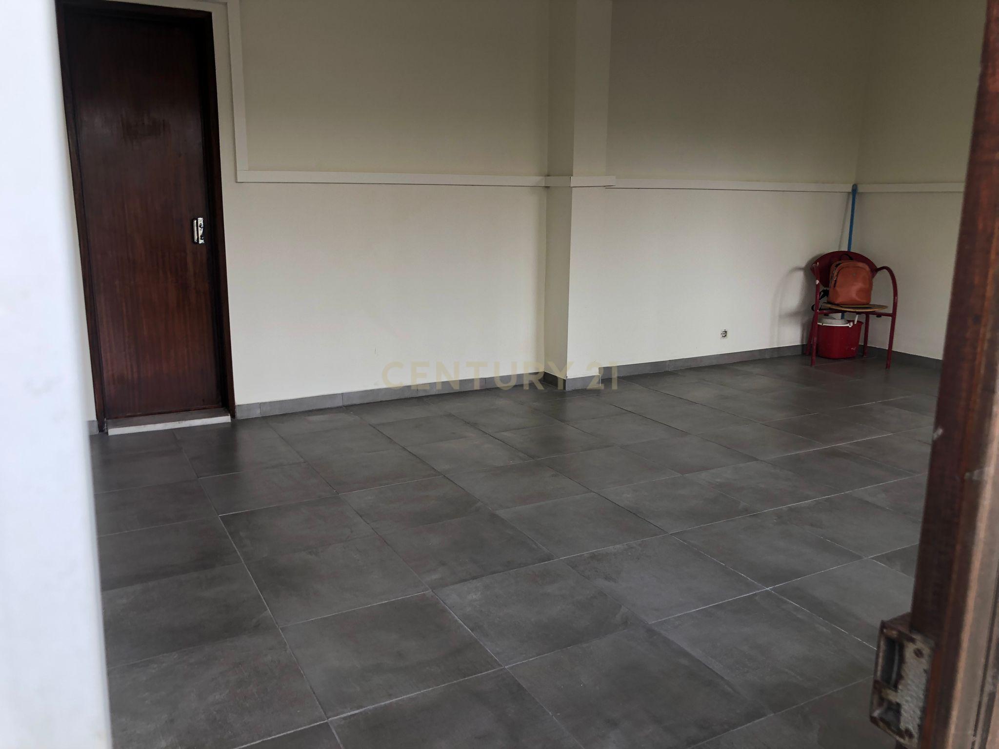 Fotografia 6 de Arrenda-se Loja Comercial com 30m² em Queijas