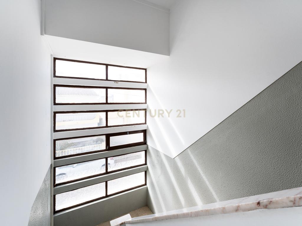 APARTAMENTO T3 TRANSFORMADO EM T2 - CENTRO DE PENICHE ! - Image 27