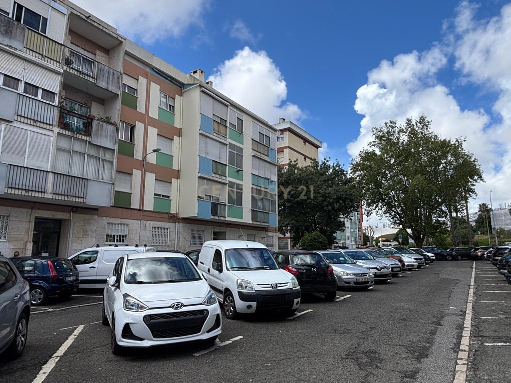 T3 com Vista Monsanto | Conforto e Localização Privilegiada - Image 1