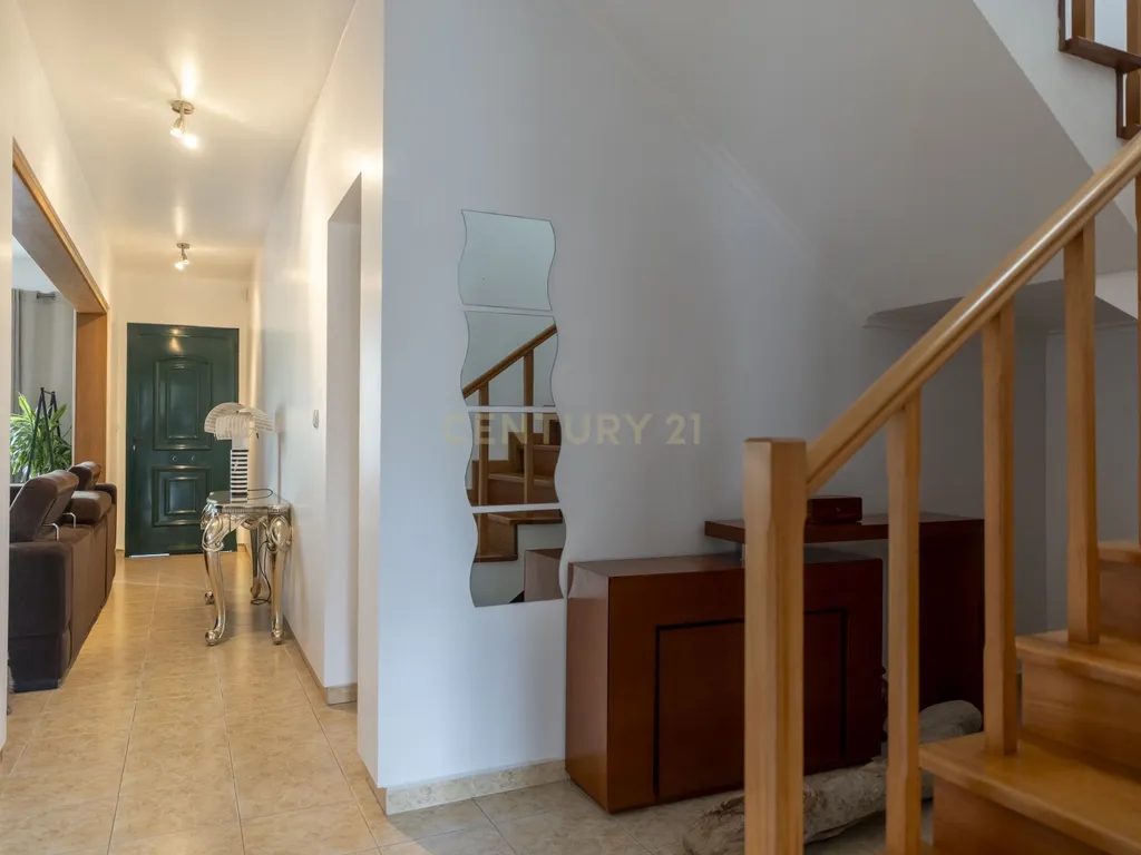 Excelente Moradia T3 com Garagem – Espaço, Luz e Acabamentos de Qualidade - Image 8
