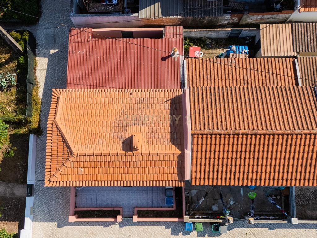 Moradia T3 com Quintal e Alto Potencial no Caramão da Ajuda, Lisboa - Image 22