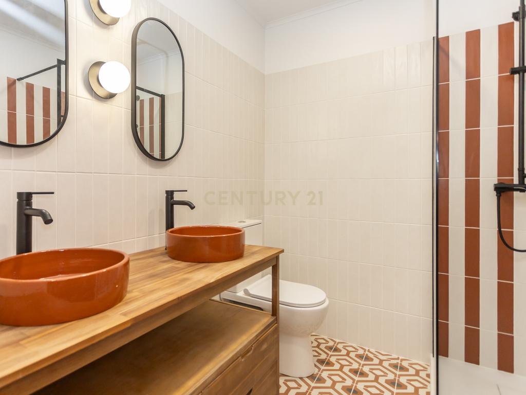 T3 transformado em T2 Remodelado com Elegância no Coração de Montalvão, Setúbal - Image 22