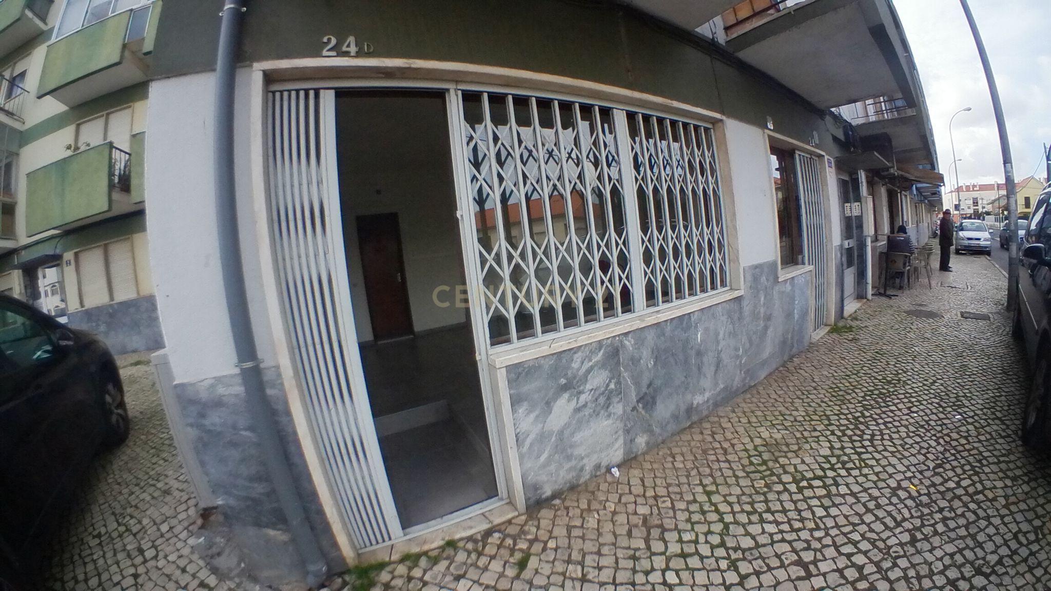Fotografia 4 de Arrenda-se Loja Comercial com 30m² em Queijas