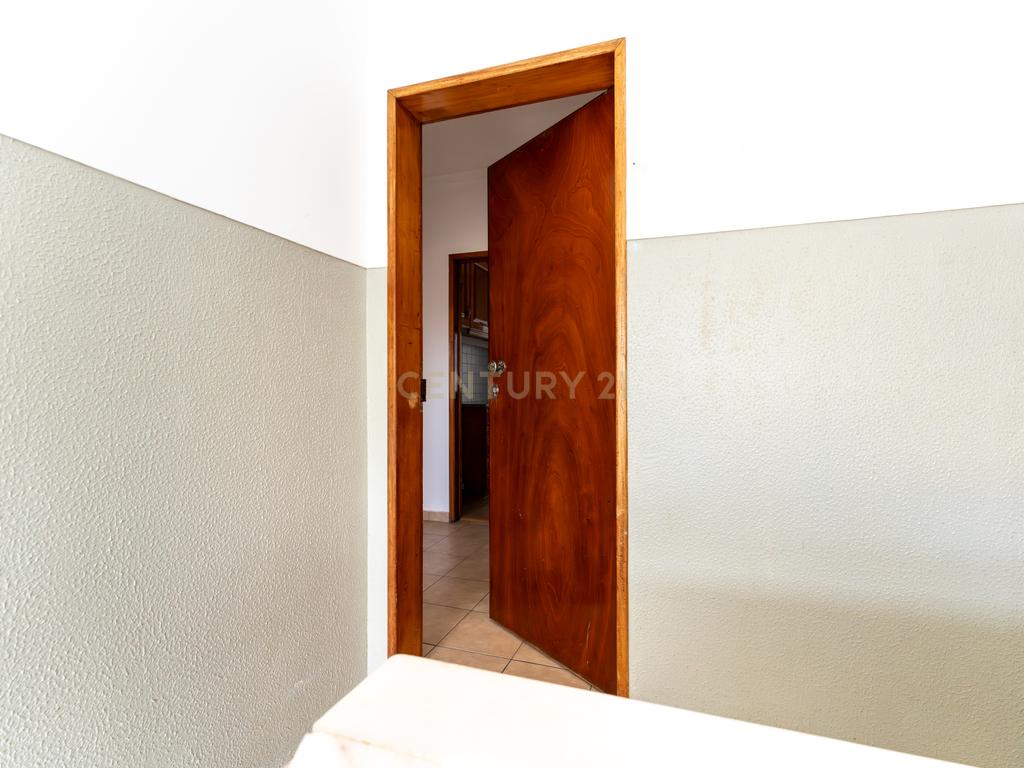 APARTAMENTO T3 TRANSFORMADO EM T2 - CENTRO DE PENICHE ! - Image 2