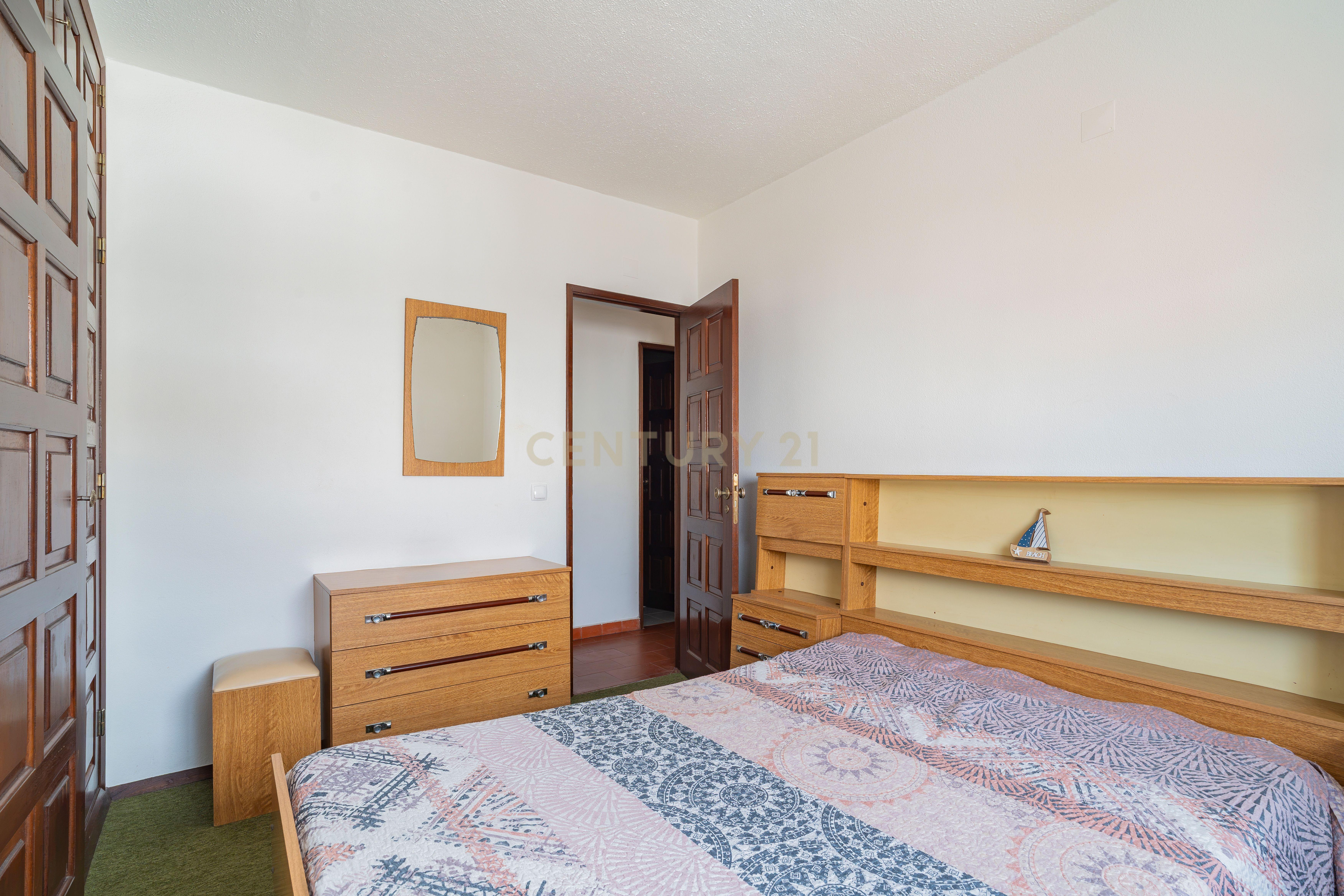 Fotografia 10 de Apartamento T2 à Venda | Nazaré | Vista Lateral para o Mar