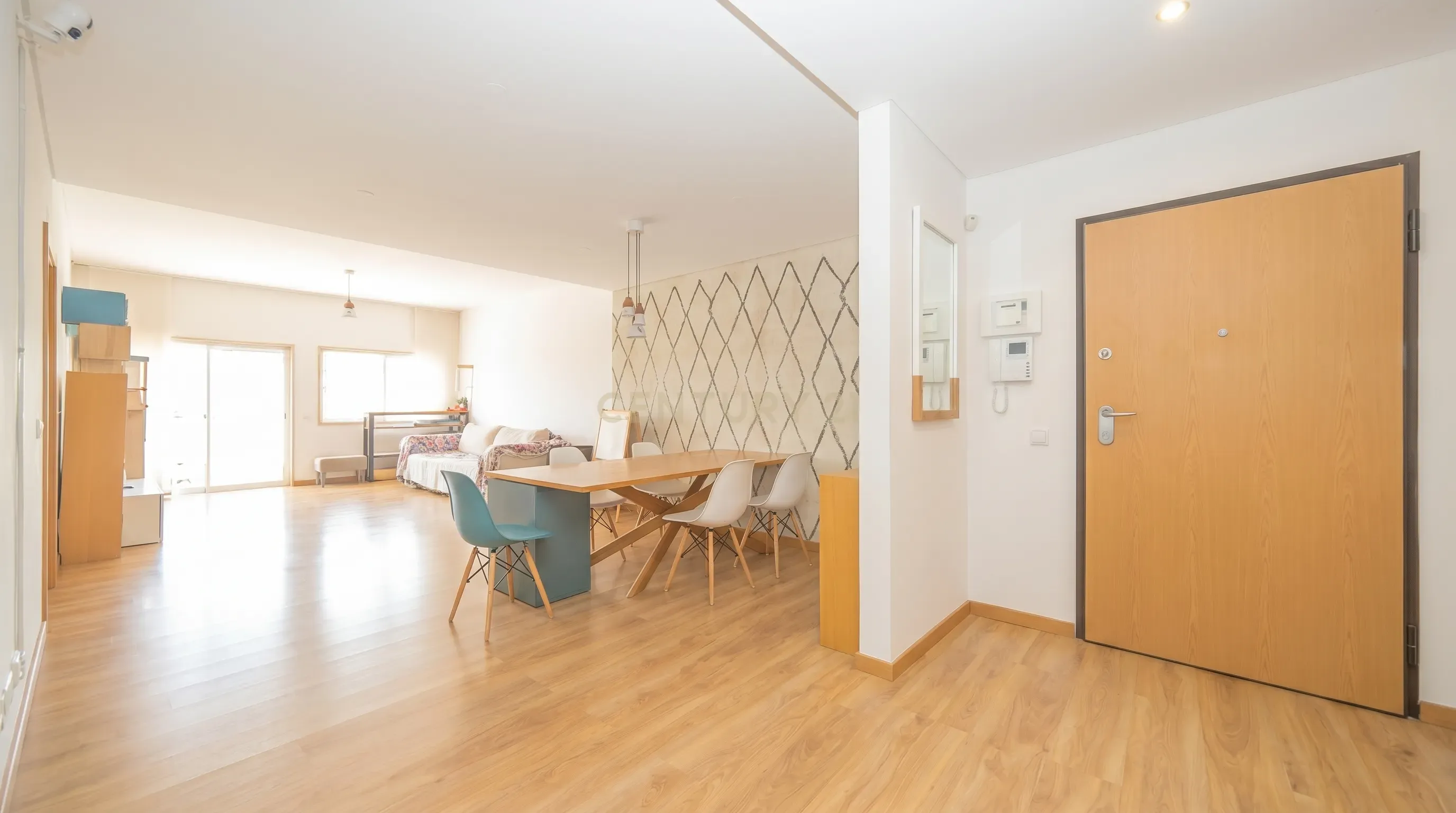 Fotografia 7 de Apartamento T3 com Vista Rio, Varanda e Lugar de Parqueamento, na Saboaria, em Setúbal