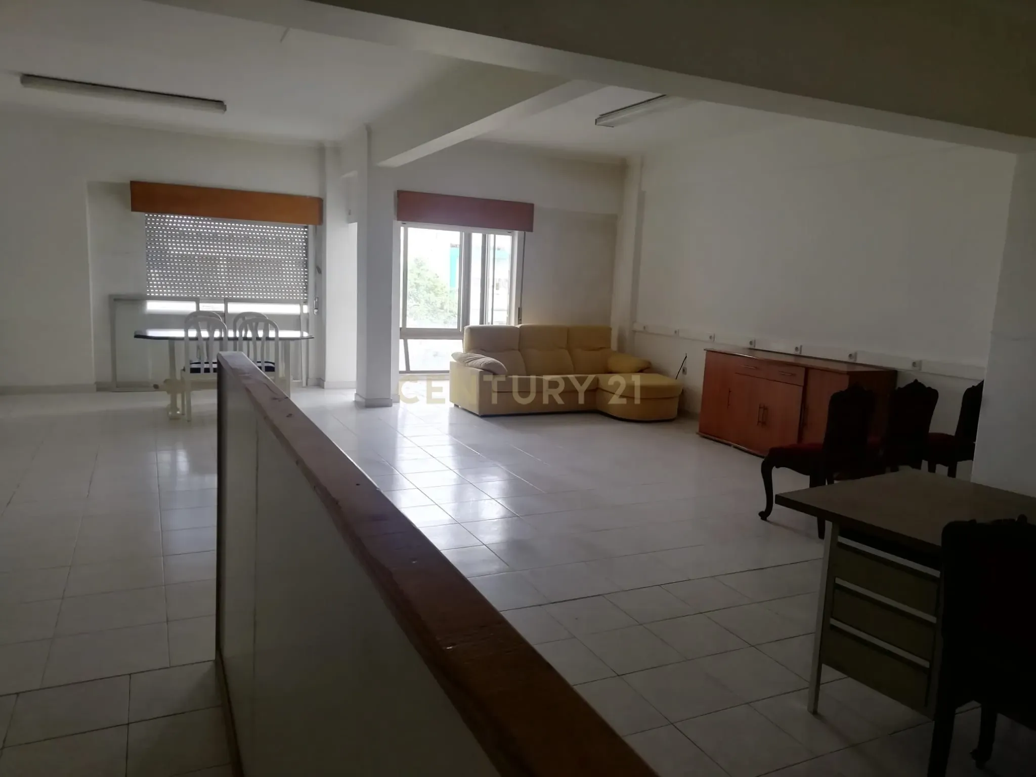 Fotografia 12 de EXCELENTE PARA HABITAÇÃO DE  -   112m2. ou PARA NEGOCIO.    ENTRE A  REBOLEIRA E DAMAIA.