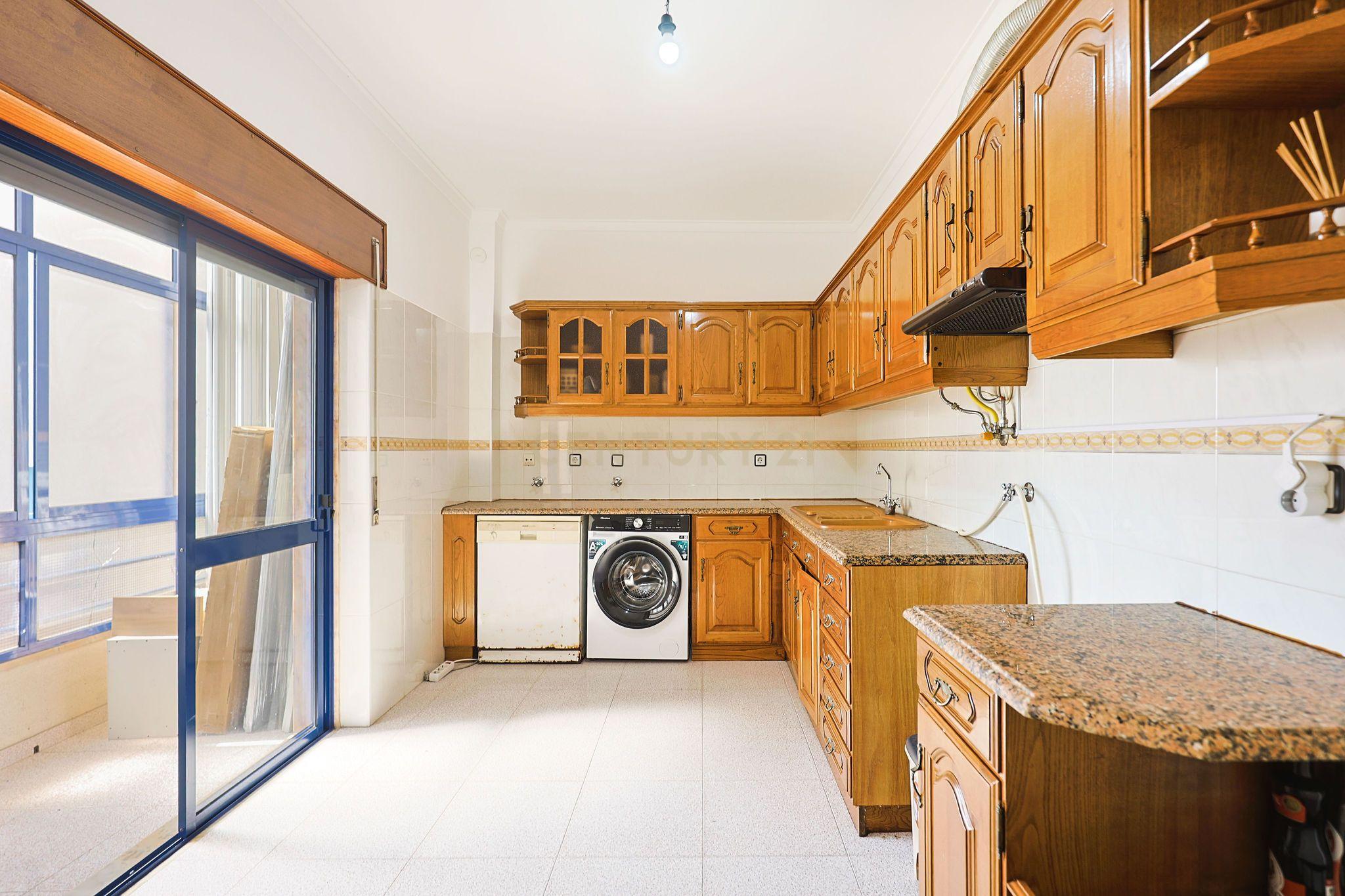 Fotografia 4 de Excelente Apartamento na Amora com Garagem