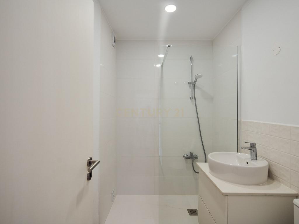 Apartamento T1  Renovado com Vista Panorâmica Costa da Caparica - Almada - Image 11