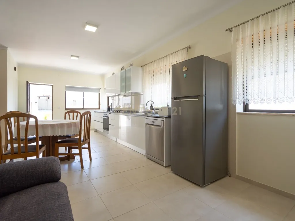 Moradia T3 com anexos e garagem para 3 carros – Canedo, Pampilhosa - Image 5
