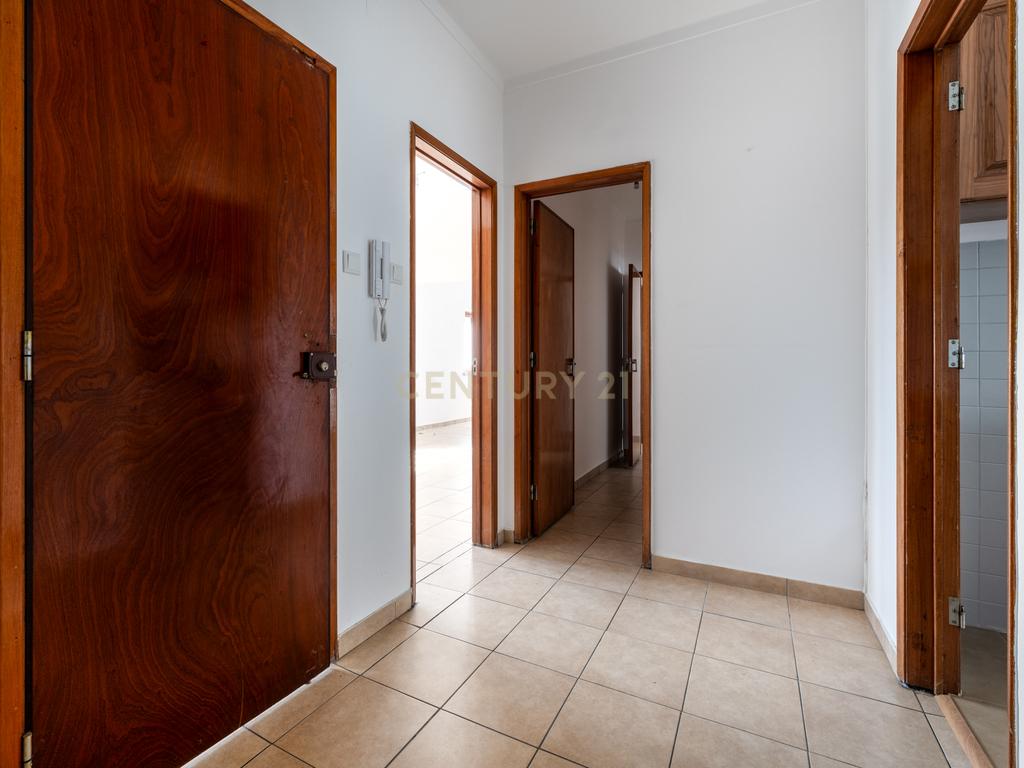 APARTAMENTO T3 TRANSFORMADO EM T2 - CENTRO DE PENICHE ! - Image 7