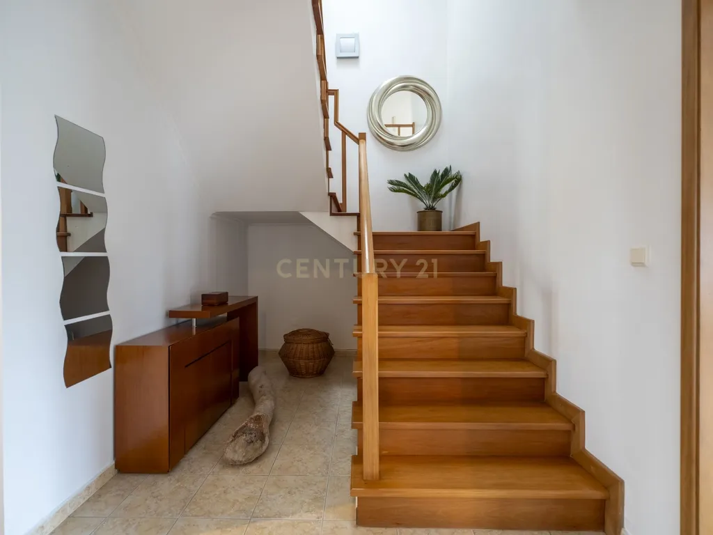 Excelente Moradia T3 com Garagem – Espaço, Luz e Acabamentos de Qualidade - Image 9
