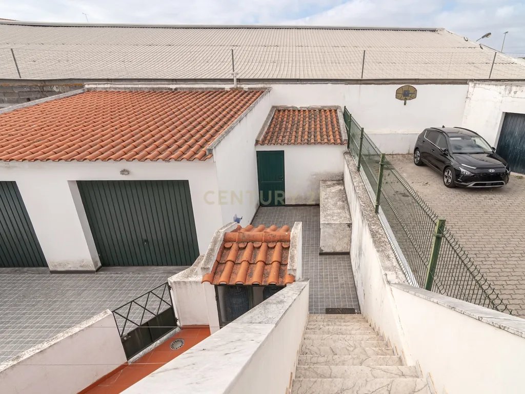 Moradia T2 no Centro de Évora (1º Andar) - Image 22