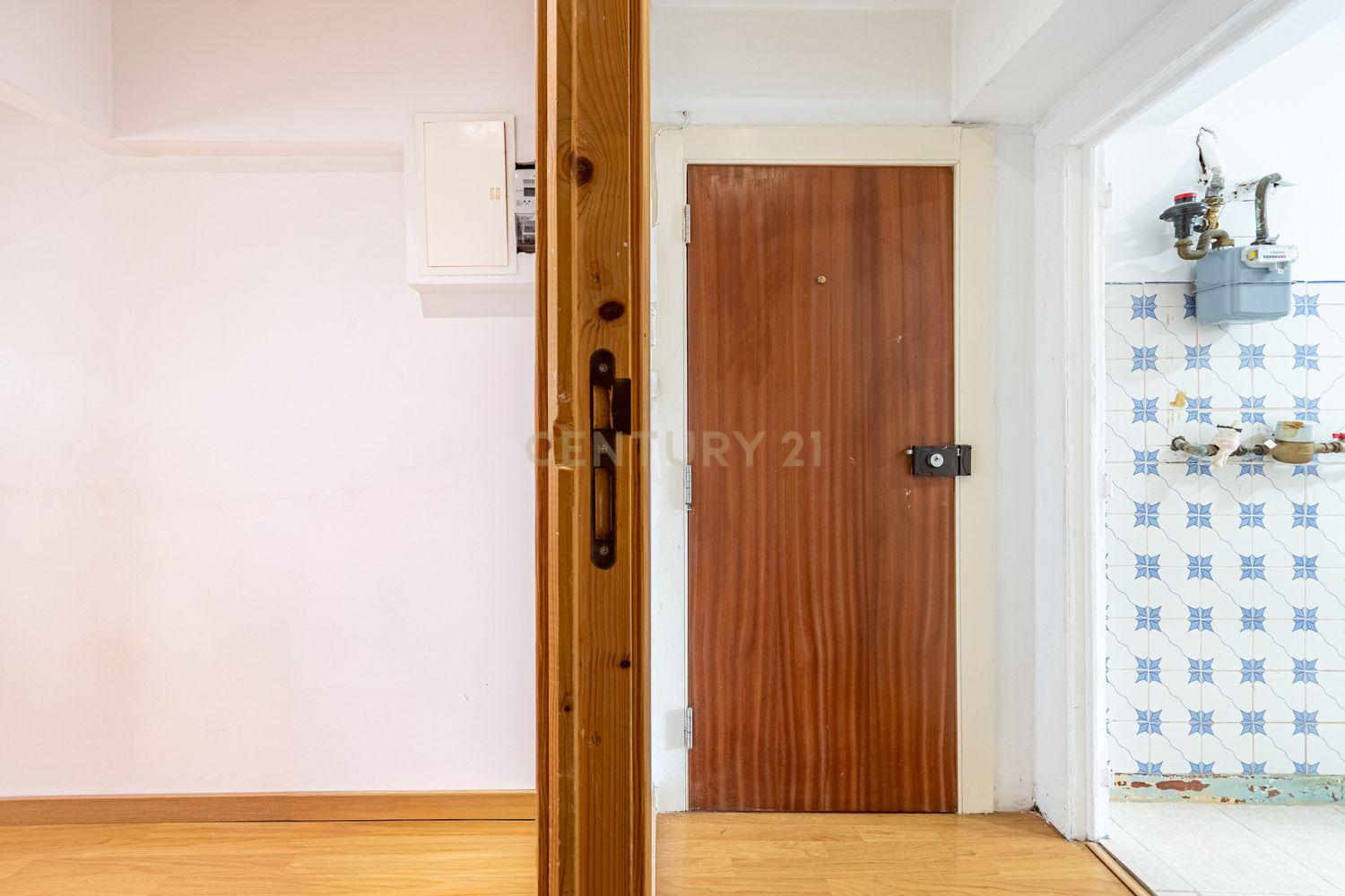 Fotografia 3 de Apartamento com enorme potencial na prestigiada zona da Lapa / Estrela
