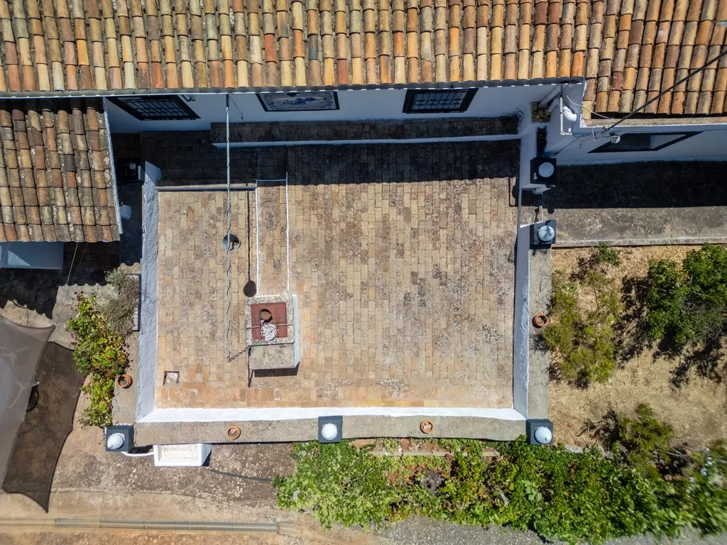 Encantadora Moradia com 7 Divisões em Parragil Loulé com Vista Campestre - Image 40