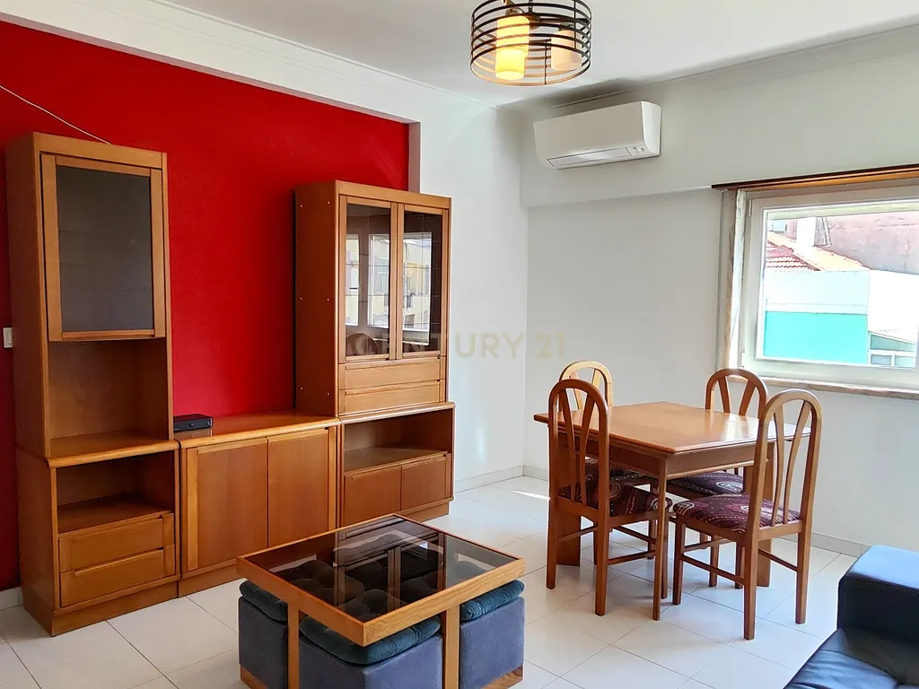 Apartamento T2 Mobilado com Varanda e Garagem - Image 9