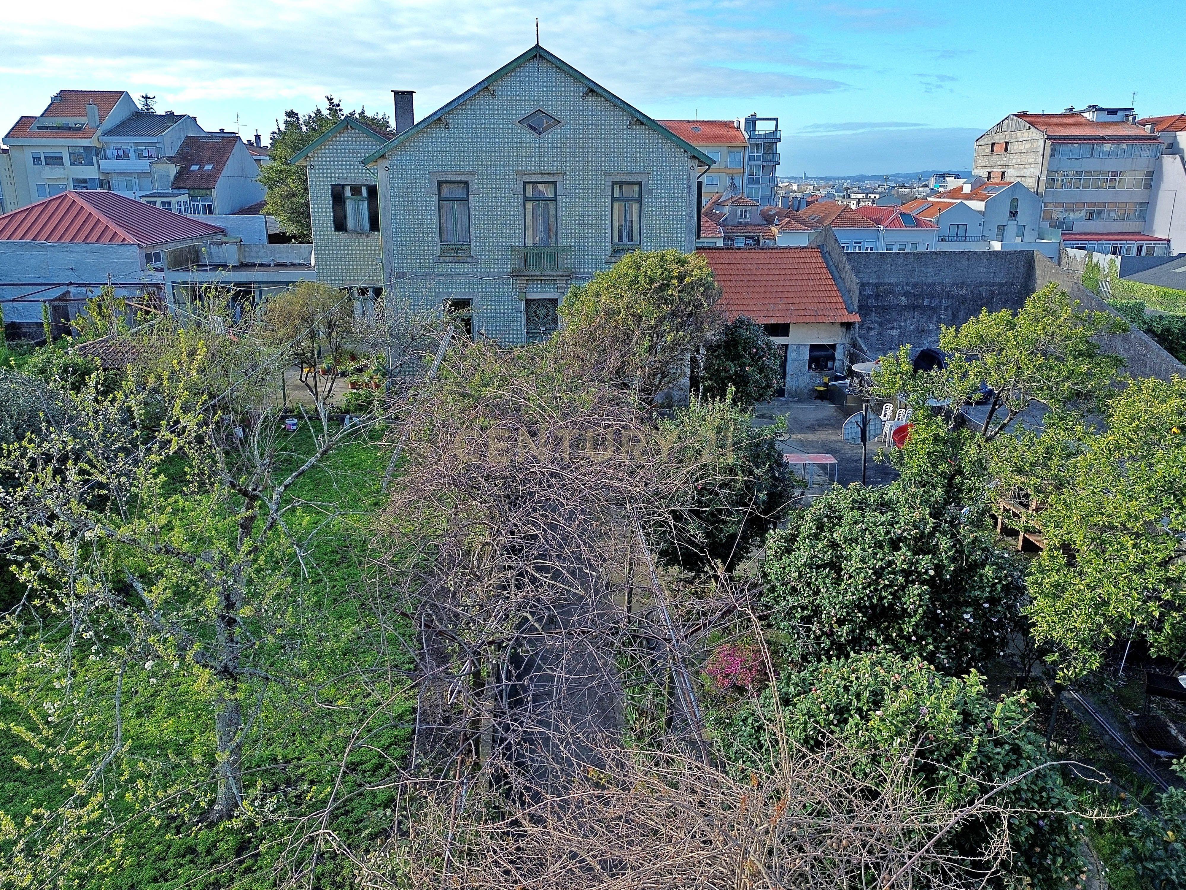 Terreno com Moradia I Reabilitação ou Construção Nova I Antas - Image 9