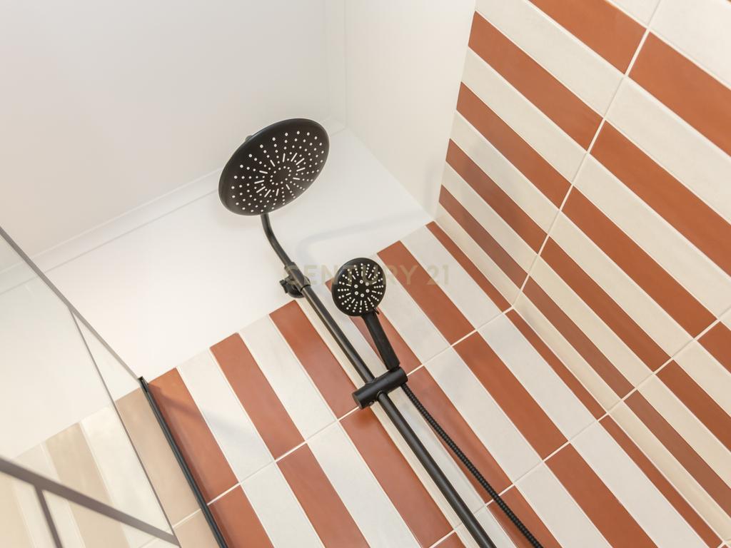 T3 transformado em T2 Remodelado com Elegância no Coração de Montalvão, Setúbal - Image 24