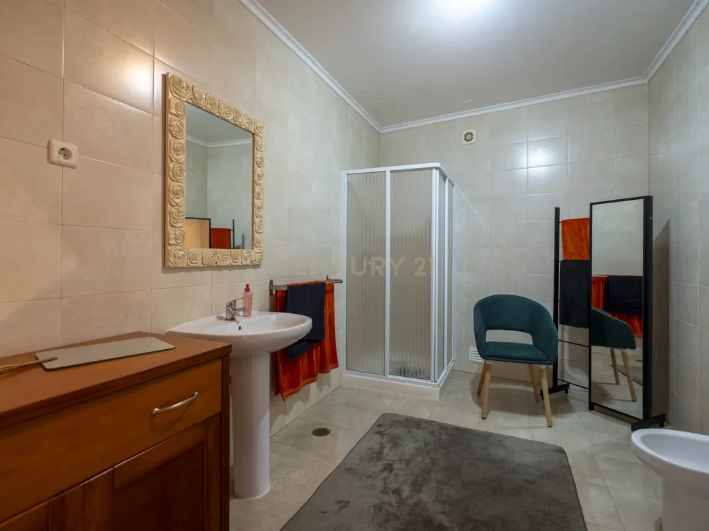 Excelente Moradia T3 com Garagem – Espaço, Luz e Acabamentos de Qualidade - Image 10