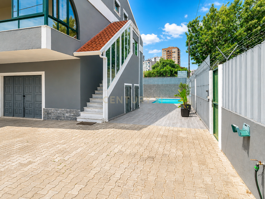 Moradia T4 com piscina e garagem junto às Colinas do Cruzeiro - Image 39