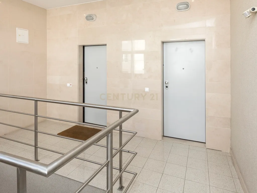 Espaço Comercial junto a Estação de Benfica. - Image 3