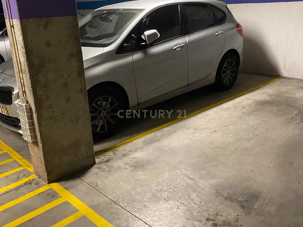 Apartamento T2 com Vista Fantástica sobre o Rio Tejo, Estacionamento e Arrecadação – Caparica, Almada - Image 21