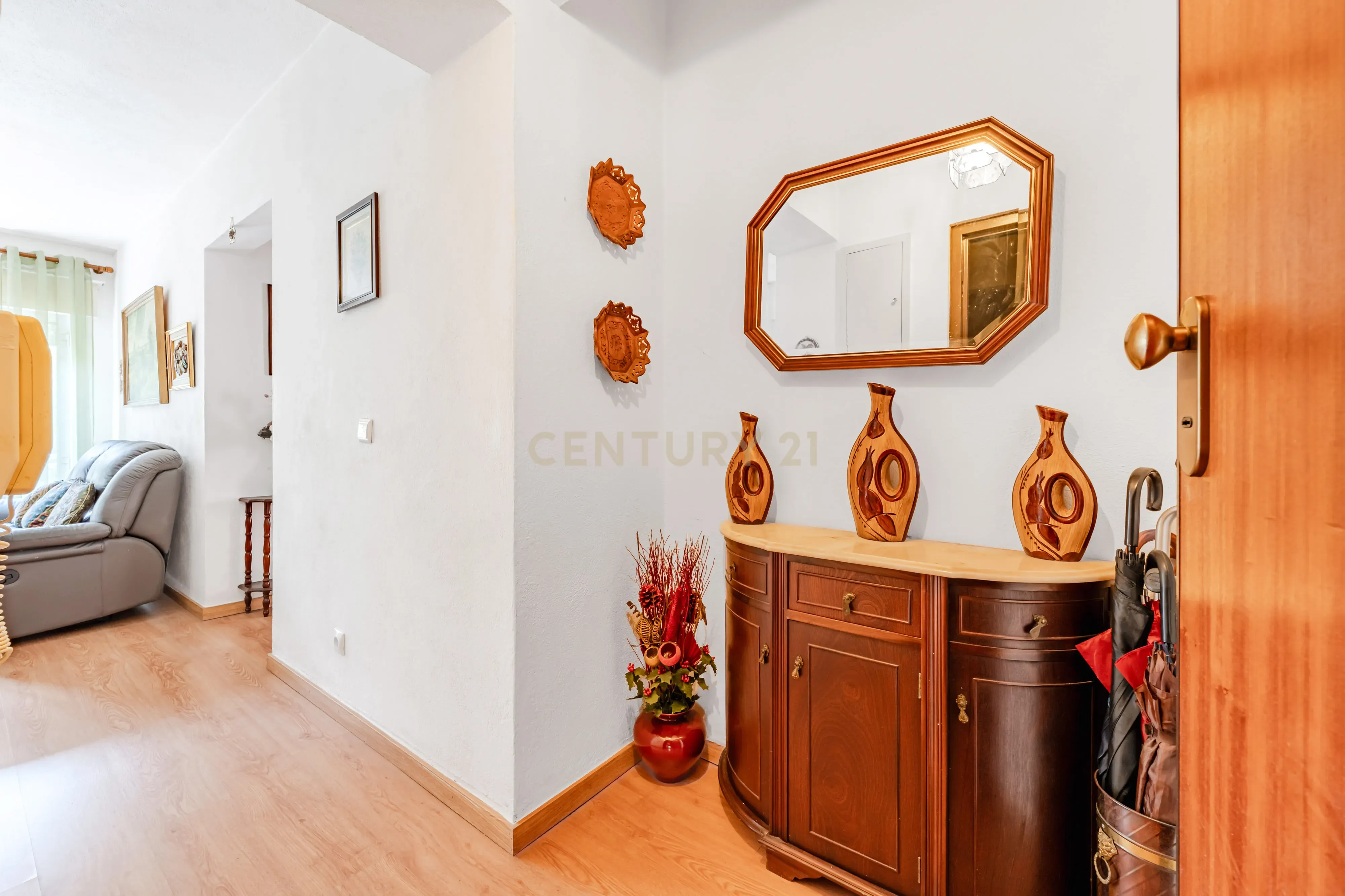 Fotografia 3 de Apartamento T2 em Bom estado de conservação no Bairro Padre Cruz, Carnide